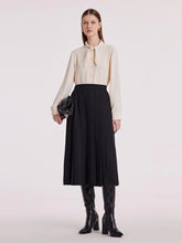 Black Waist-Slimming Pleated Skirt